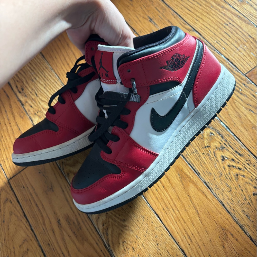 Nike Jordan 1 - Picture 2 of 4
